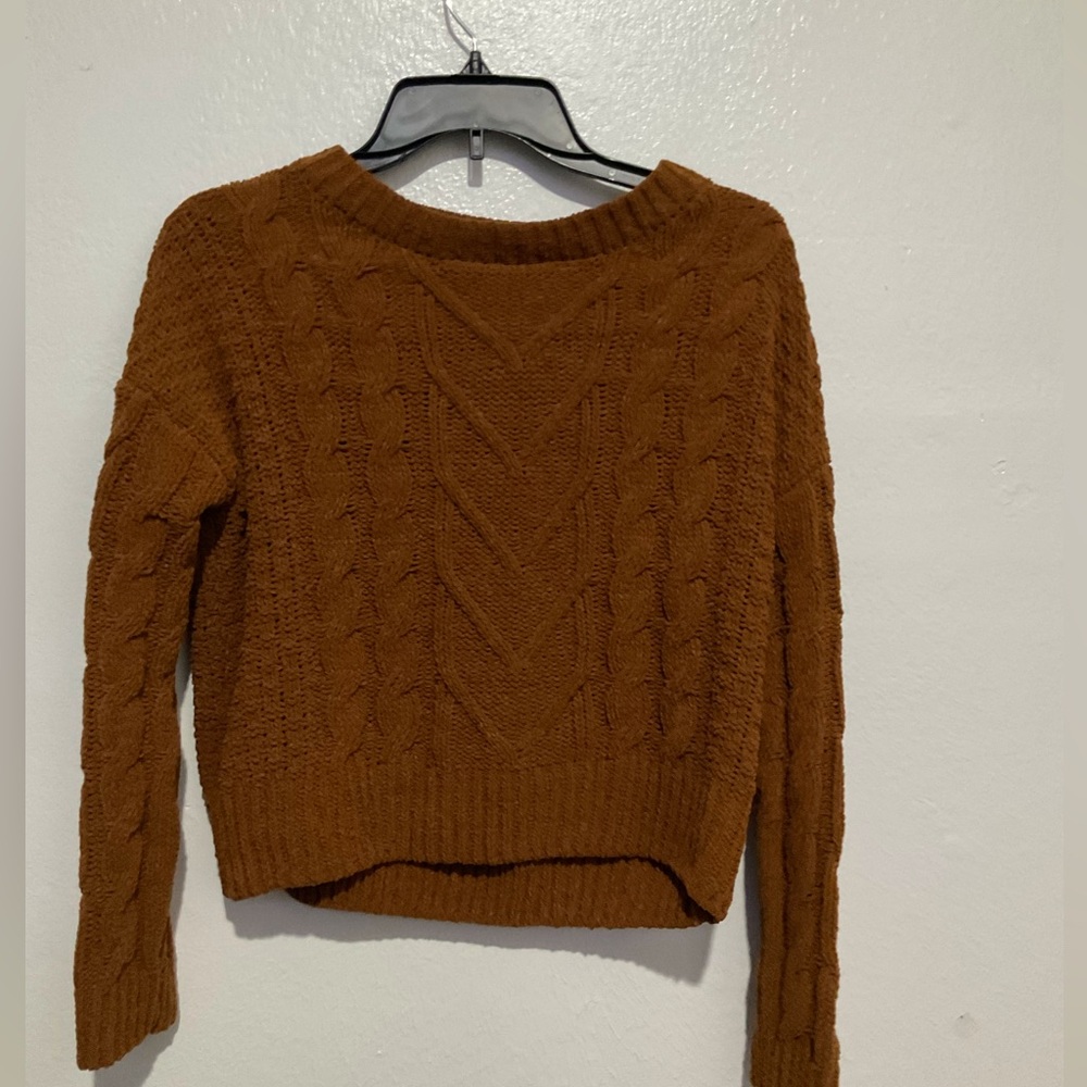 Women’s ribbed brown sweater